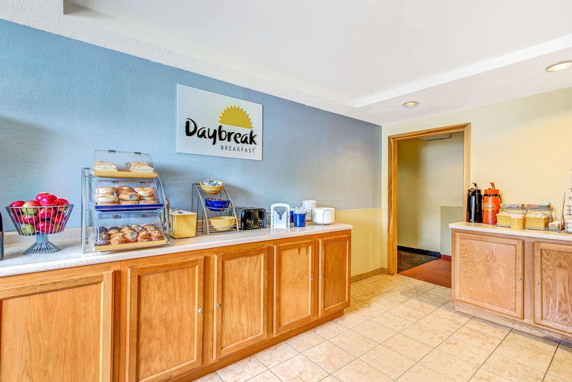 Days Inn By Wyndham Shrewsbury Worcester Exterior foto